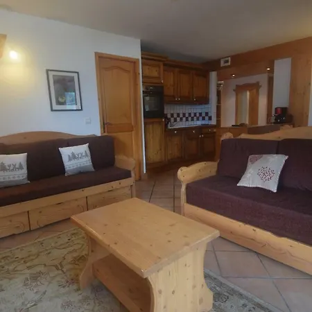 Spacious 2 Minutes From Lift, Equipped For Babies Apartment *