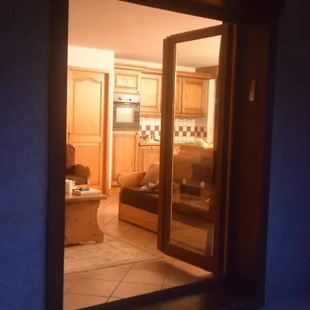 Spacious 2 Minutes From Lift, Equipped For Babies Apartment *